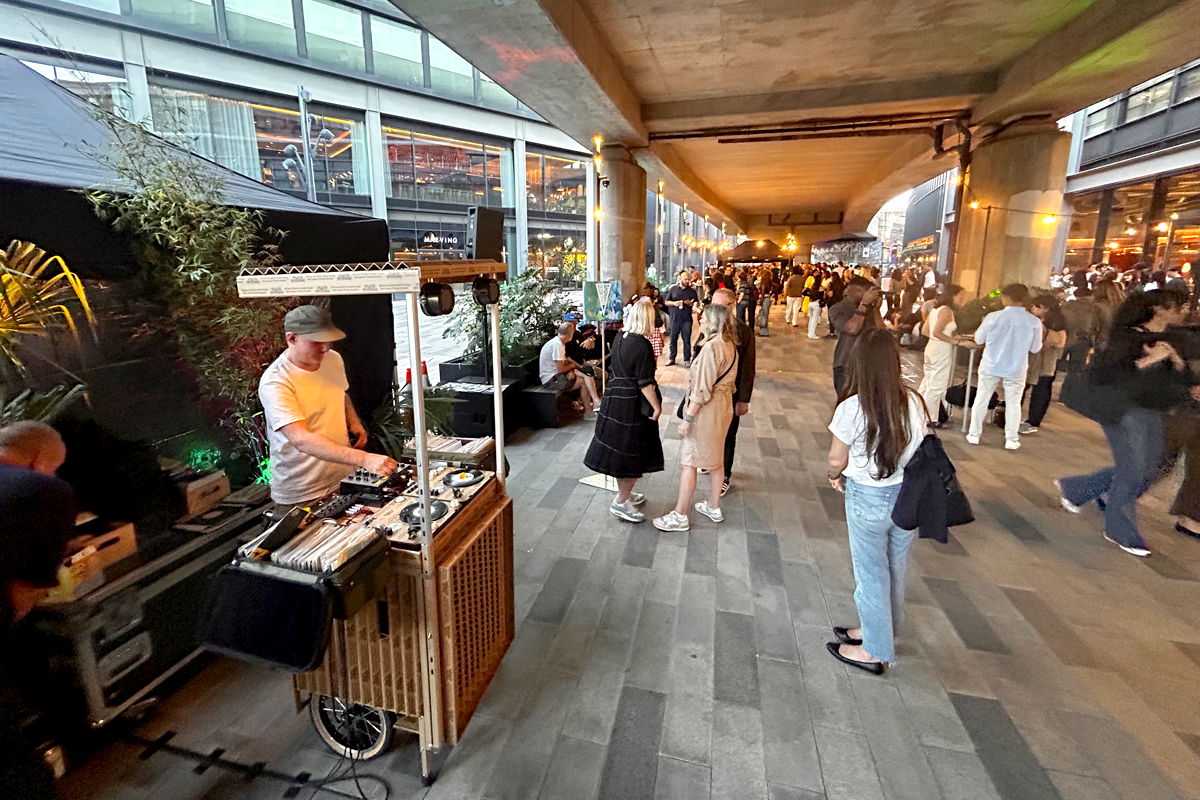 Wilson Brothers - MOBILE MUSIK KIOSK